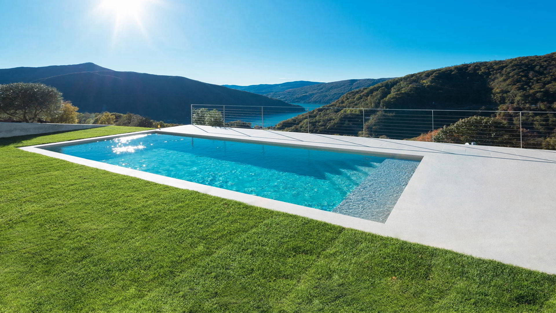 Light-coloured Cementare pool finish