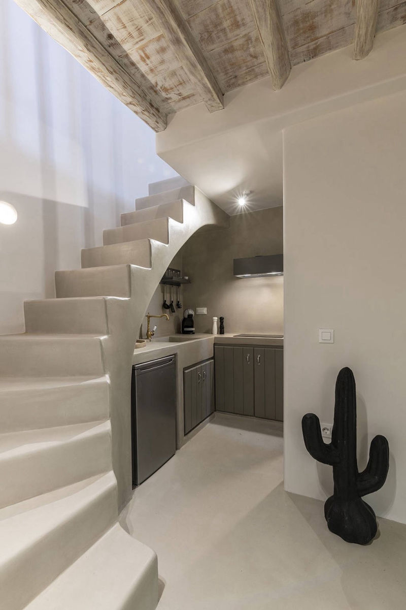 Decorative stair finish in Alasca