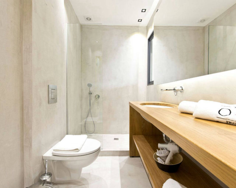 Bathroom floor and wall surfaces in Alasca