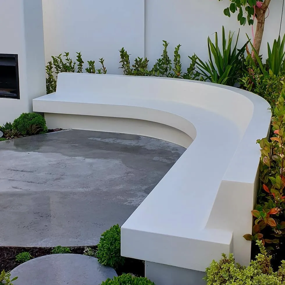 Decorative outdoor seating surface in Blanco