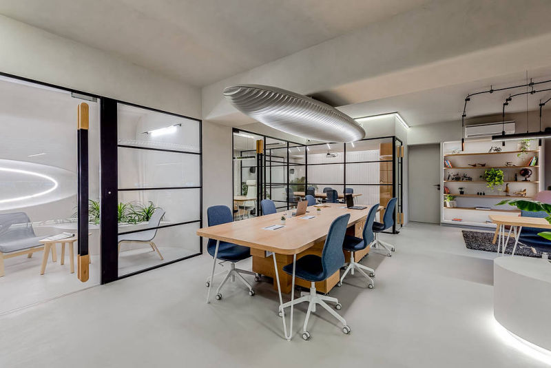 Modern office floor finish in Blanco