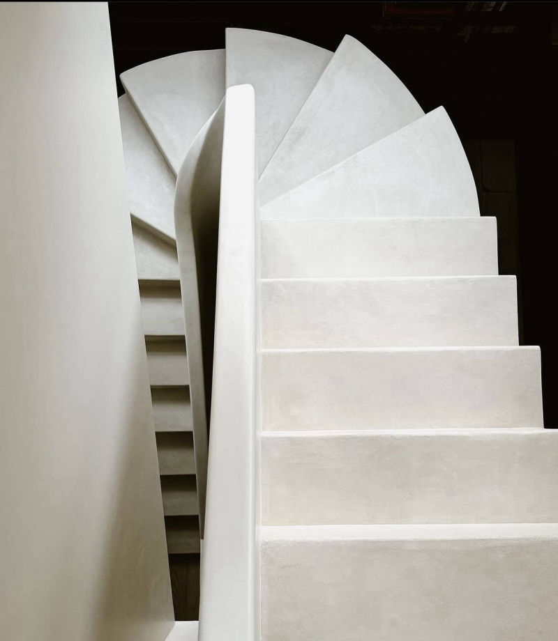 Decorative spiral staircase in Blanco
