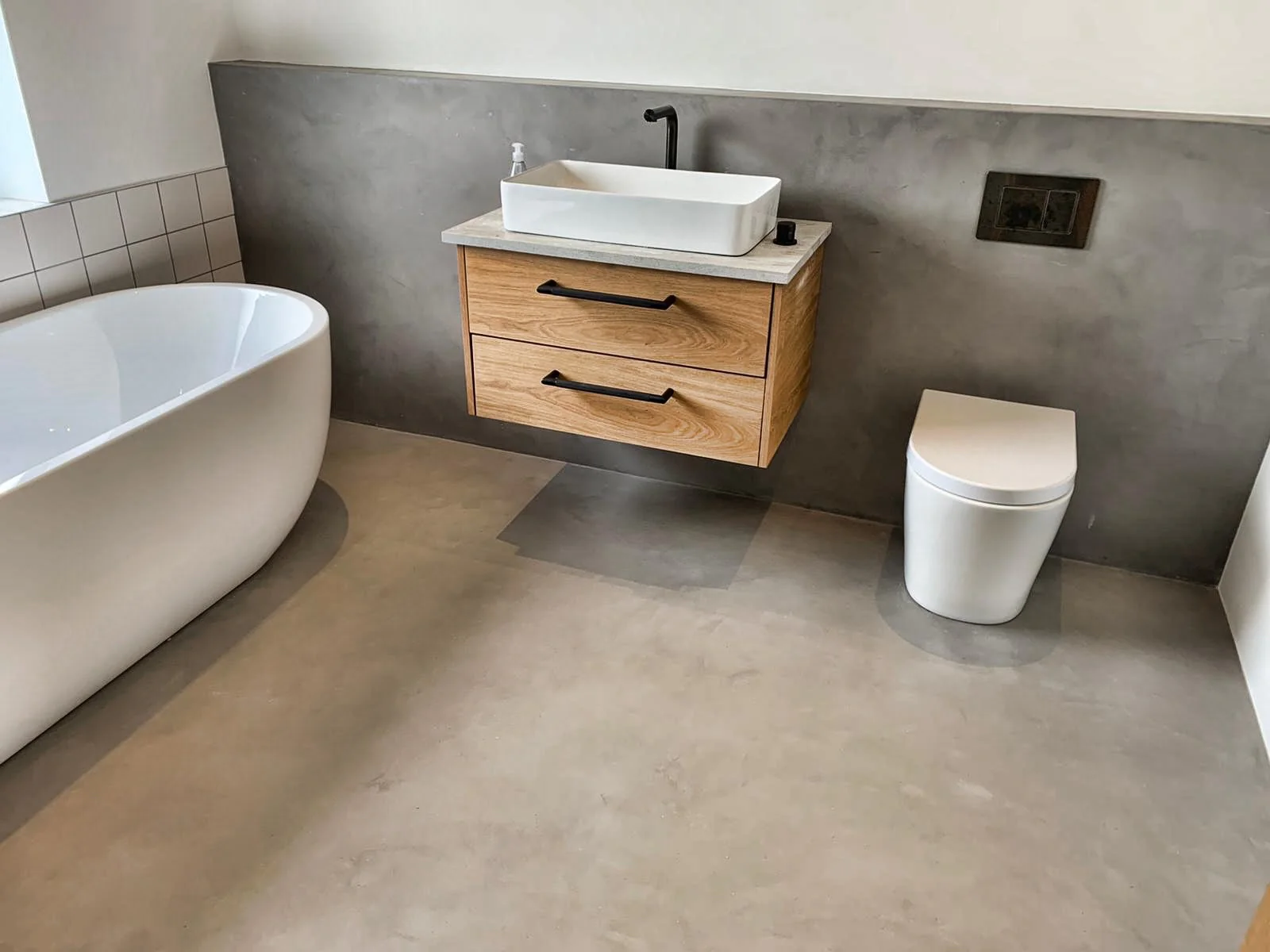 Bathroom floor and wall surfaces in Cafe