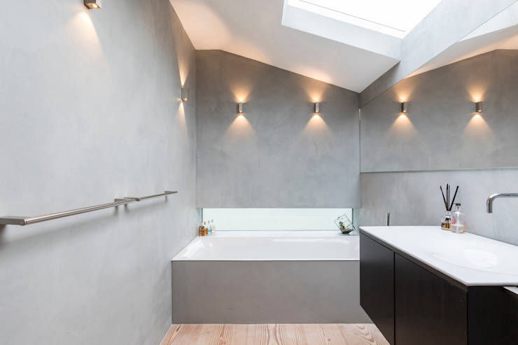 Decorative bathroom wall surface in Craie