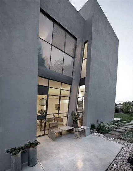 Cementare koyu mineral yüzeyli dış cephe uygulaması