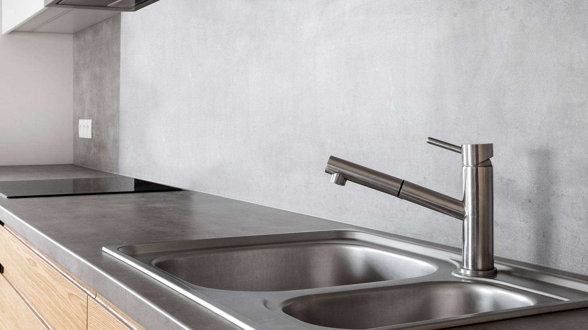 Kitchen worktop and wall finished with Cementare
