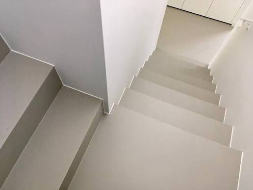 Decorative stair finish in Natural