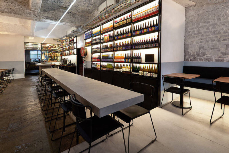 Decorative bar and worktop surfaces in Opale