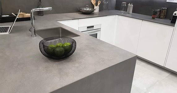 Decorative kitchen worktop surface in Opale